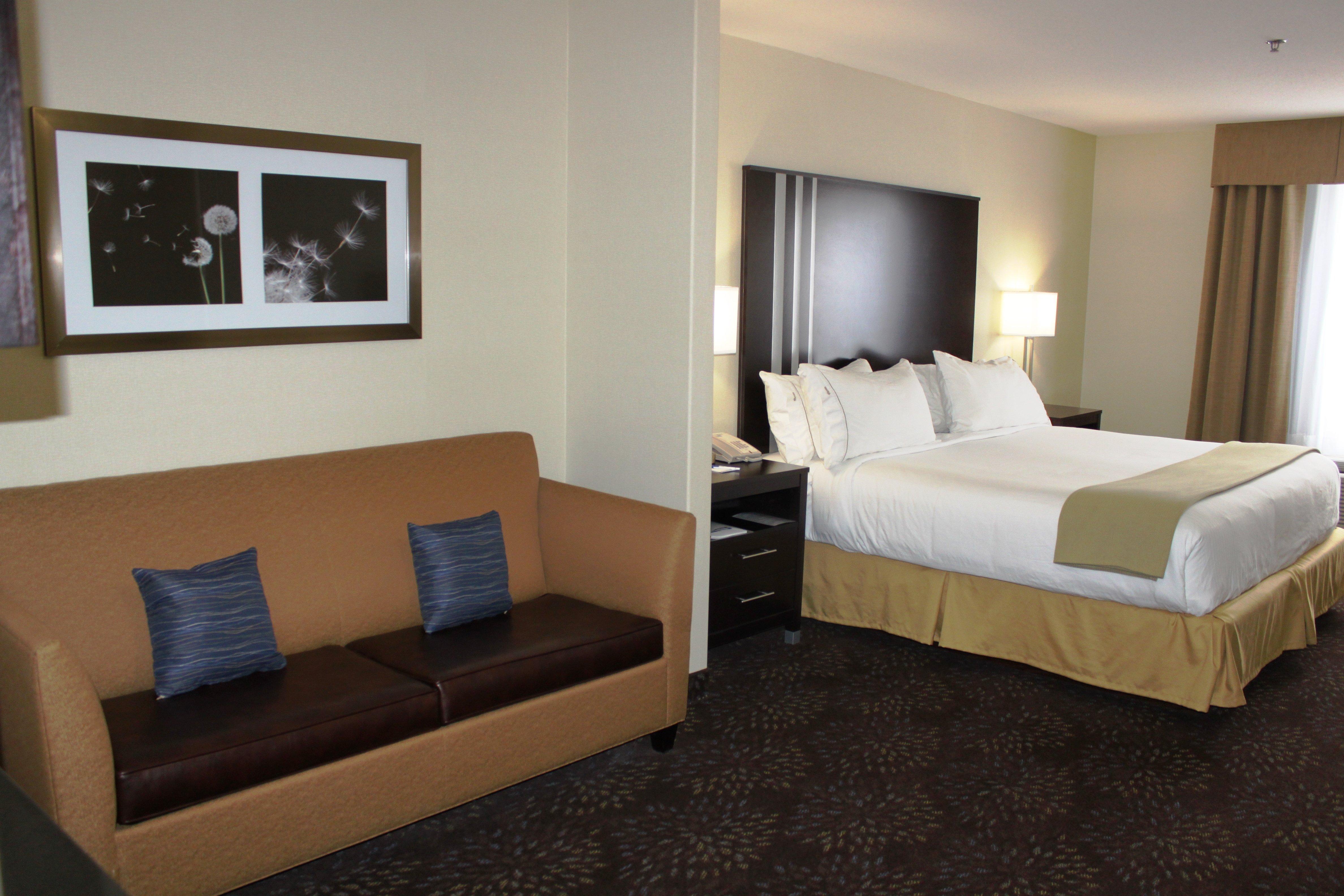 Holiday Inn Express Yorkton East By Ihg Bagian luar foto