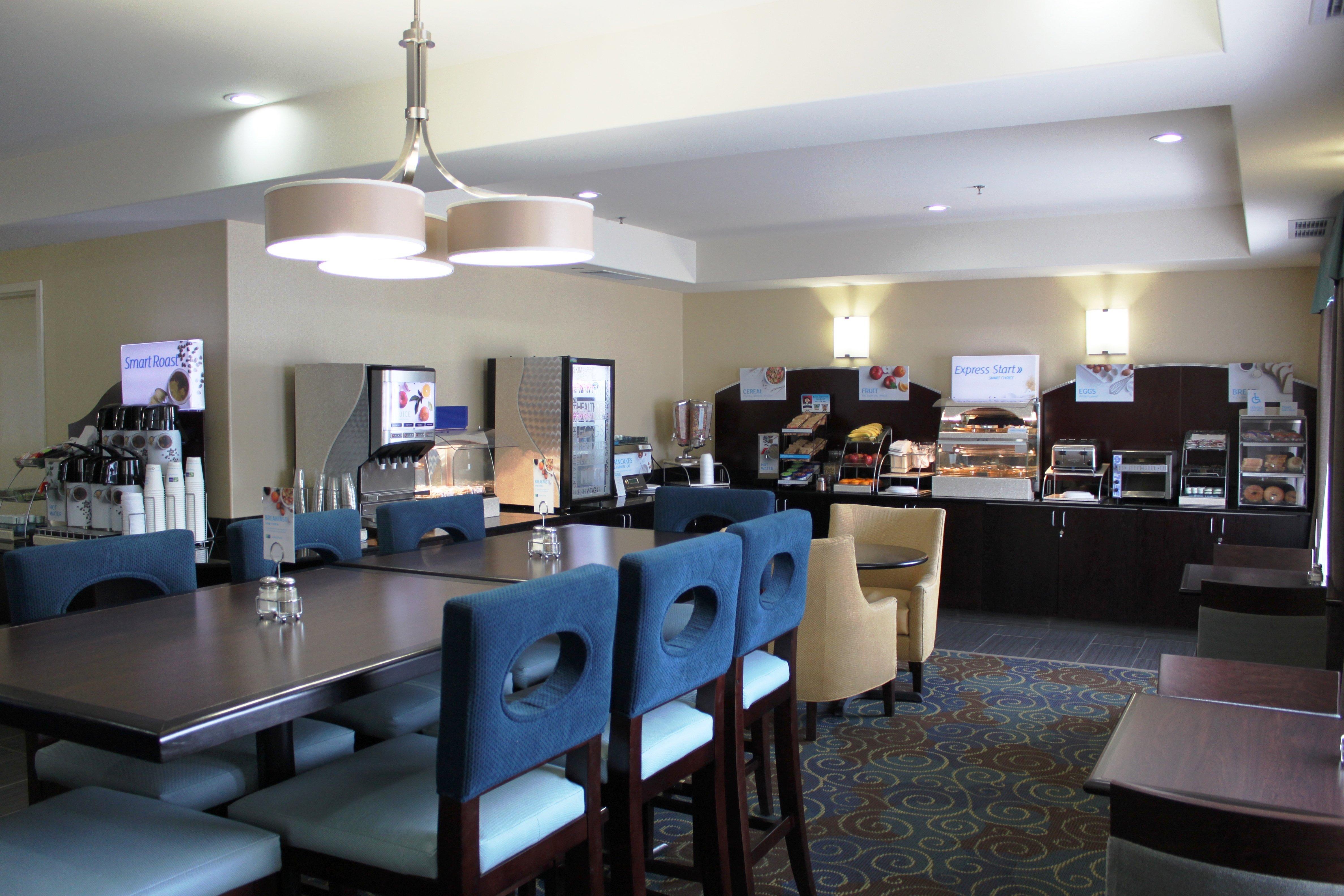 Holiday Inn Express Yorkton East By Ihg Bagian luar foto