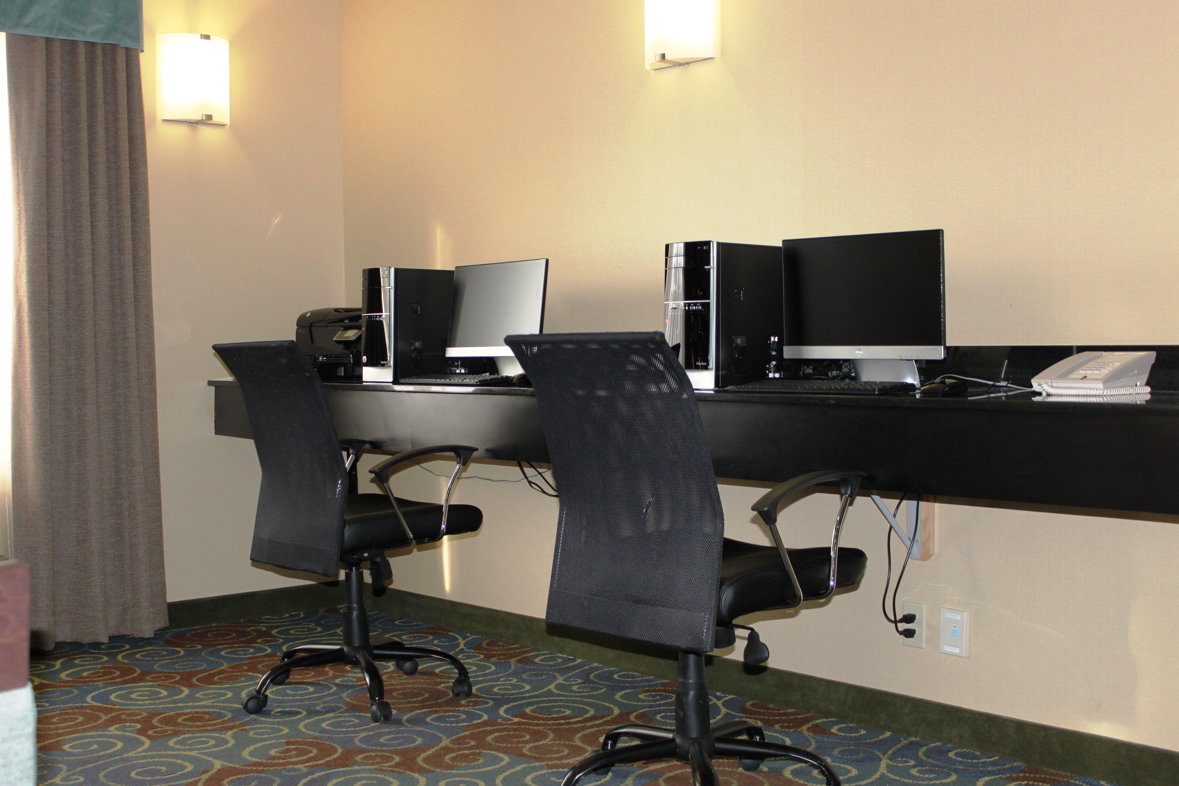 Holiday Inn Express Yorkton East By Ihg Bagian luar foto