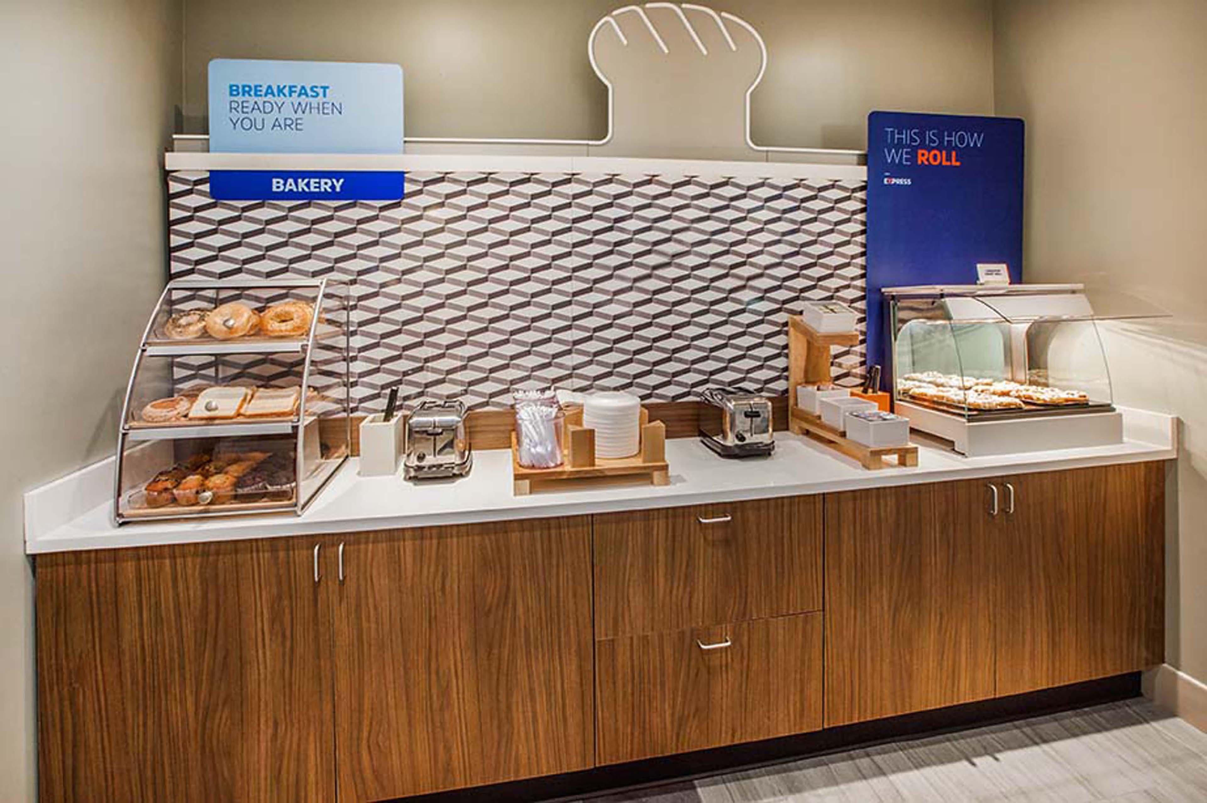Holiday Inn Express Yorkton East By Ihg Bagian luar foto