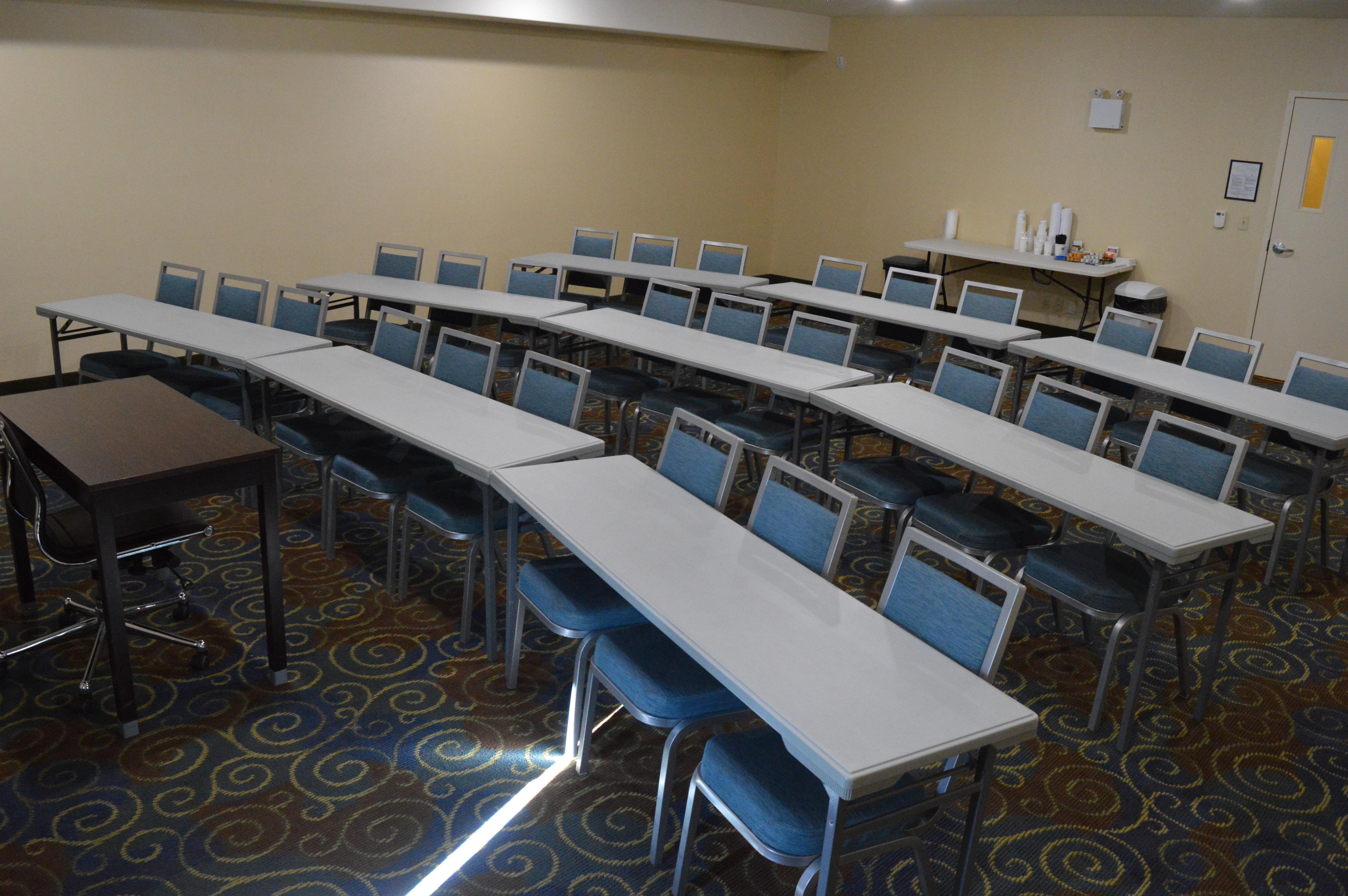 Holiday Inn Express Yorkton East By Ihg Bagian luar foto
