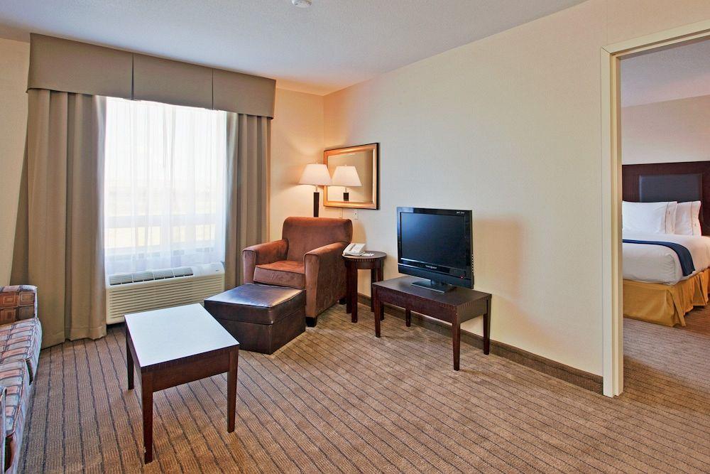 Holiday Inn Express Yorkton East By Ihg Bagian luar foto