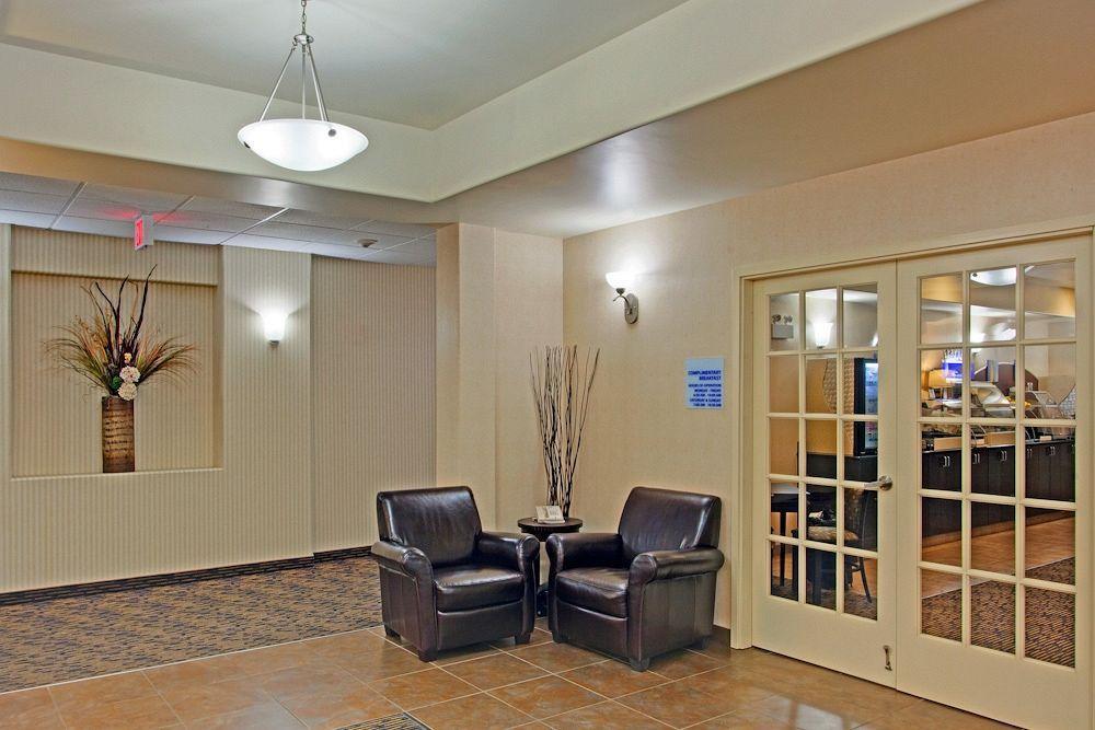 Holiday Inn Express Yorkton East By Ihg Bagian luar foto