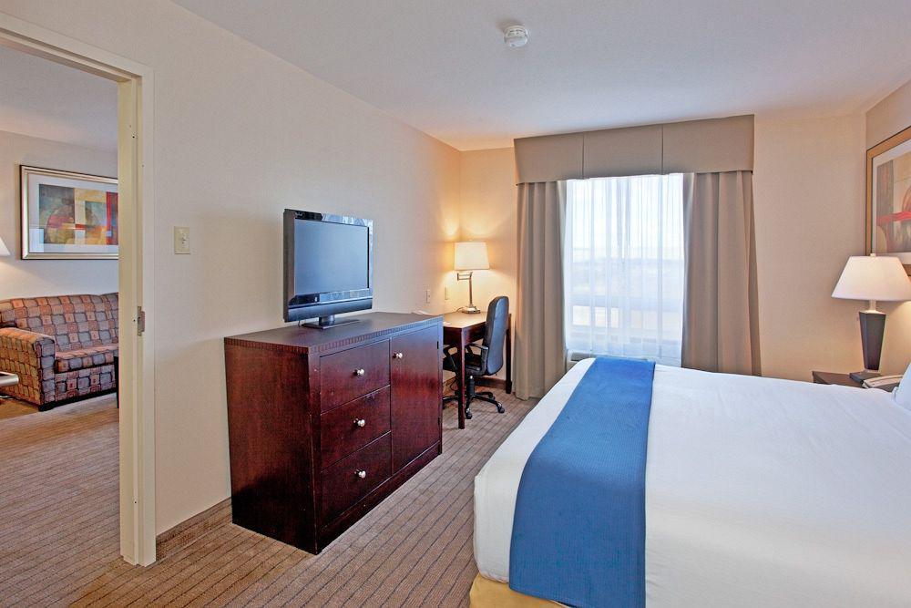 Holiday Inn Express Yorkton East By Ihg Bagian luar foto