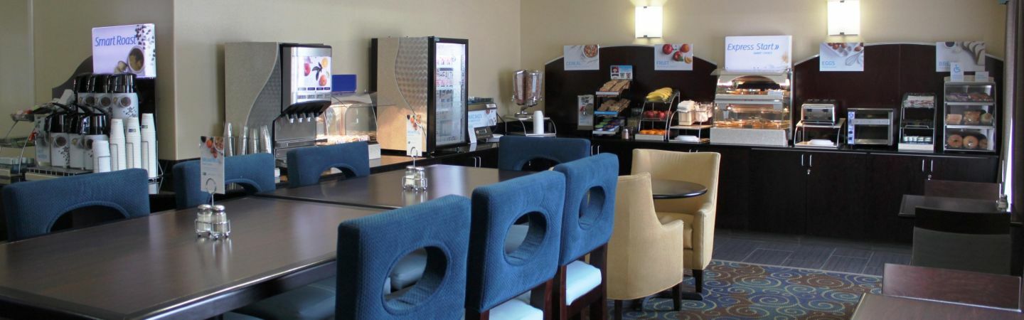 Holiday Inn Express Yorkton East By Ihg Bagian luar foto